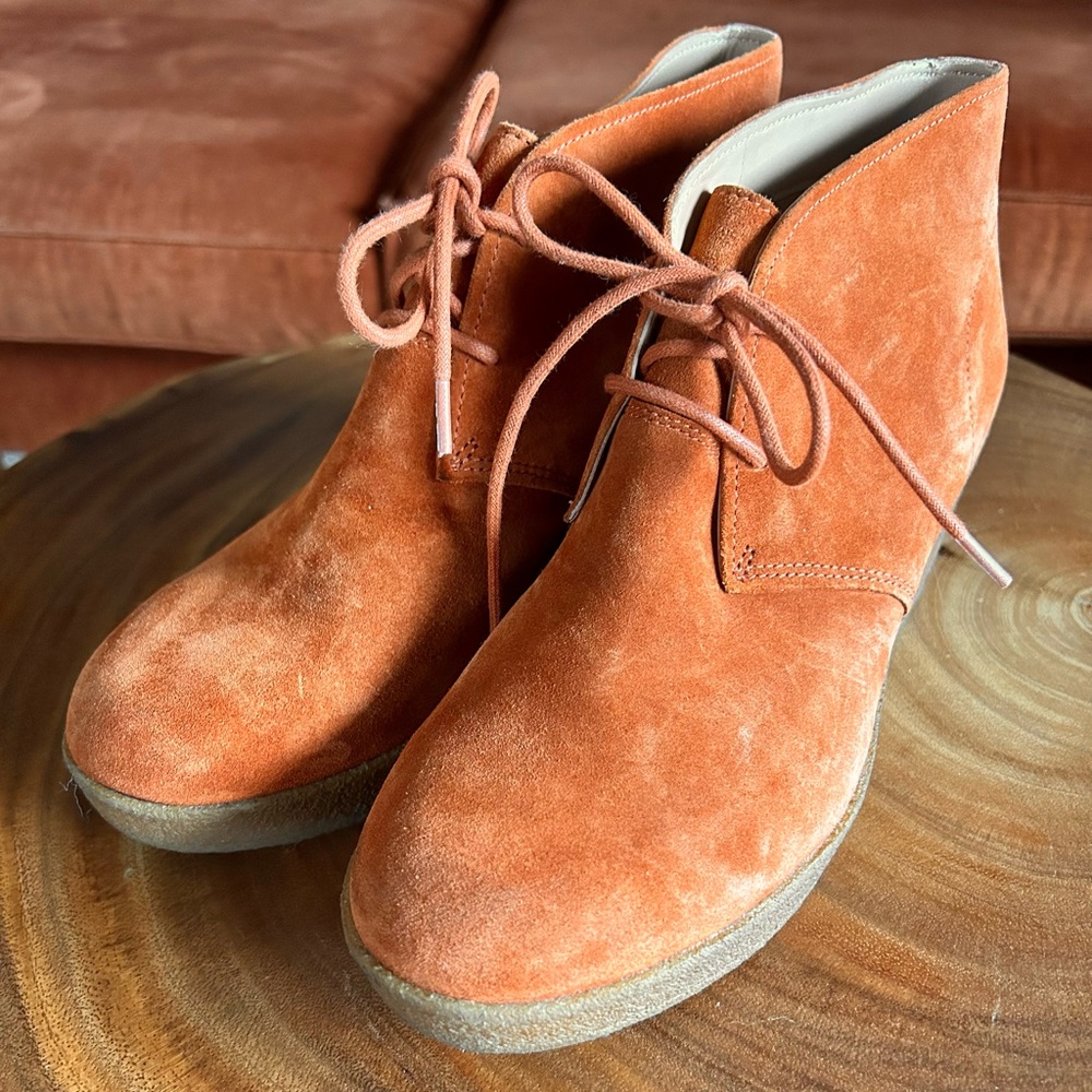Clarks Athie Terra Orange Suede Gum Wedge Lace Up Boot, size 9 1/2